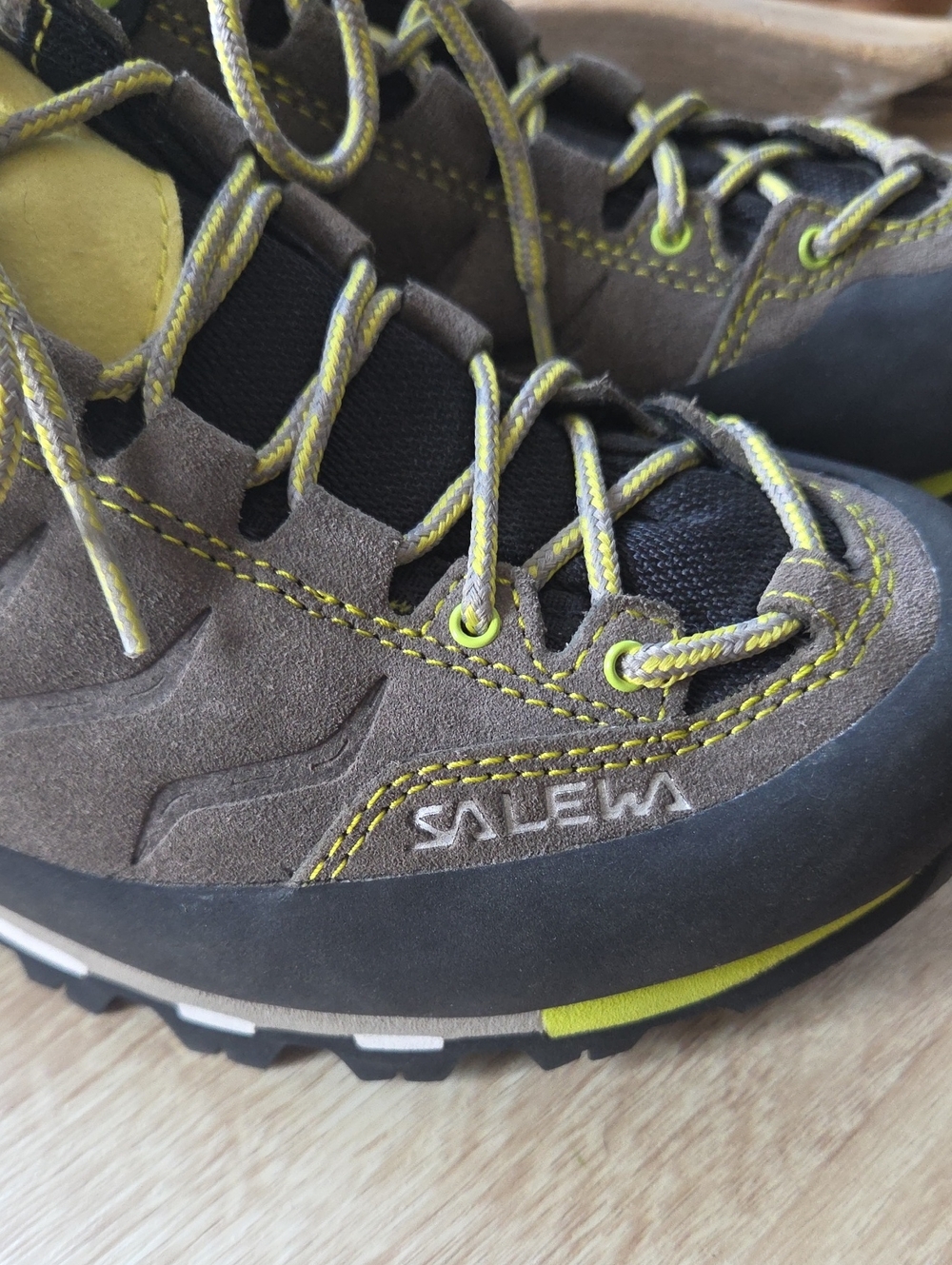 Salewa MS Mountain Trainer Hiking Climbing Shoes - Picture 2 of 12